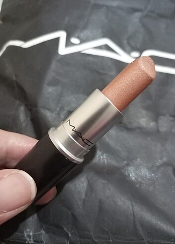 SATİLDİ. Mac in lust orjinal ruj. tam boy.