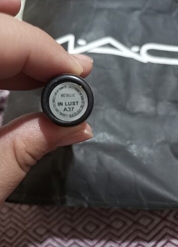 MAC SATİLDİ. Mac in lust orjinal ruj. tam boy.