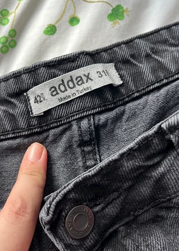 Gri Düğmeli Kadın Midi Boy Salaş Kot Pantolon - Görsel 5