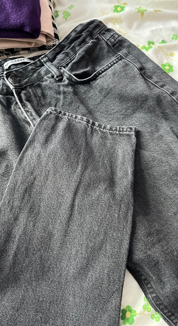 Gri Düğmeli Kadın Midi Boy Salaş Kot Pantolon - Görsel 3