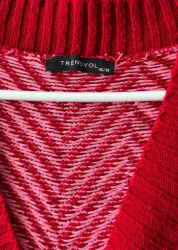 Kırmızı Çizgili V Yaka Örgü Süveter - Görsel 3