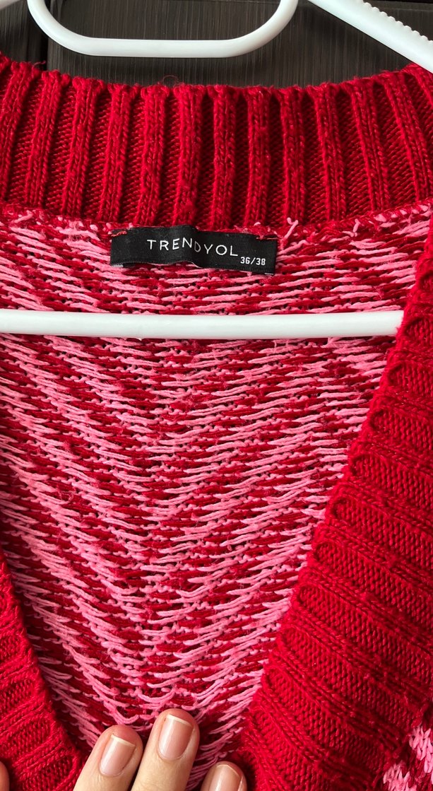 Kırmızı Çizgili V Yaka Örgü Süveter - Görsel 3