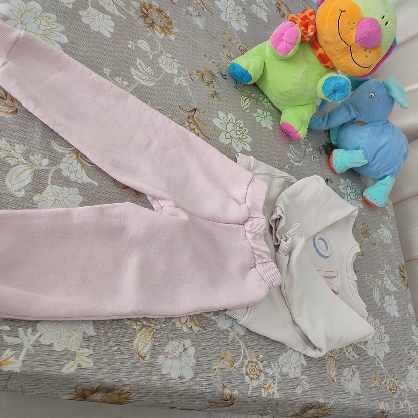 Beyaz Nakışlı Bebek Önlüğü 12-18 Ay - Görsel 4