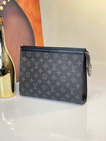 LOUIS VUITTON Pochette Voyage MM