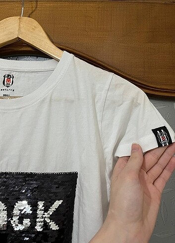 Beşiktaş Orijinal Kartal Yuvası pullu S beden tişört