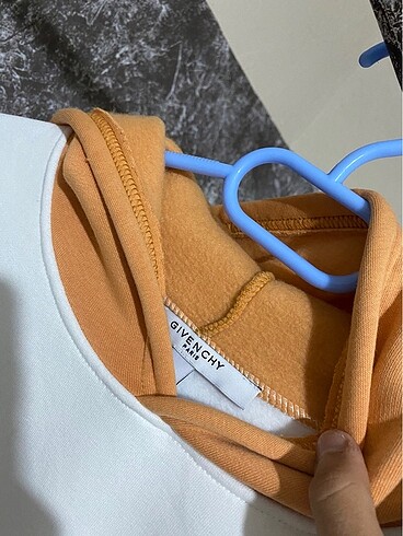 GIVENCHY Model Sweatshirt