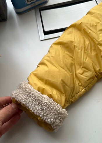 Sarı Kapüşonlu Erkek Çocuk Mont - Görsel 4