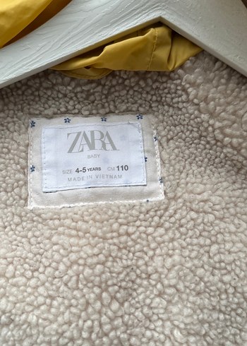 Sarı Kapüşonlu Erkek Çocuk Mont - Görsel 5