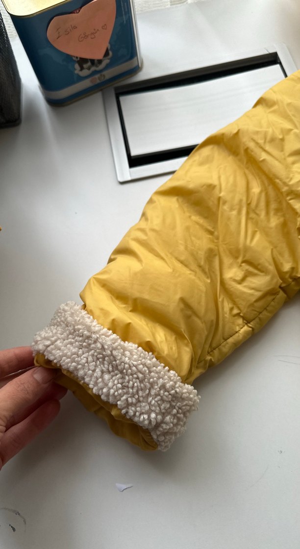 Sarı Kapüşonlu Erkek Çocuk Mont - Görsel 4