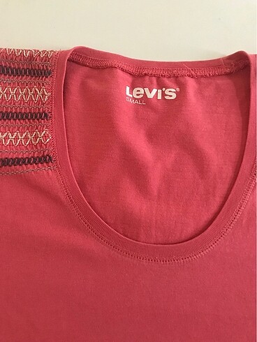 Levis tişört