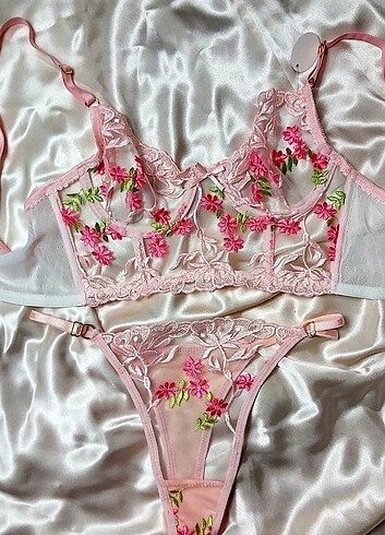 Pembe nakışlı takım - Görsel 5