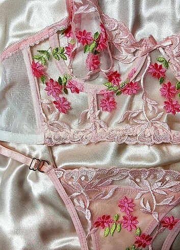 Pembe nakışlı takım - Görsel 7