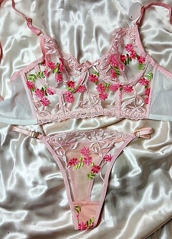 Pembe nakışlı takım - Görsel 8