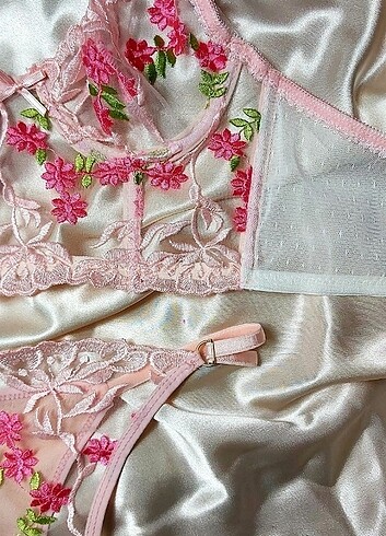 Pembe nakışlı takım - Görsel 10