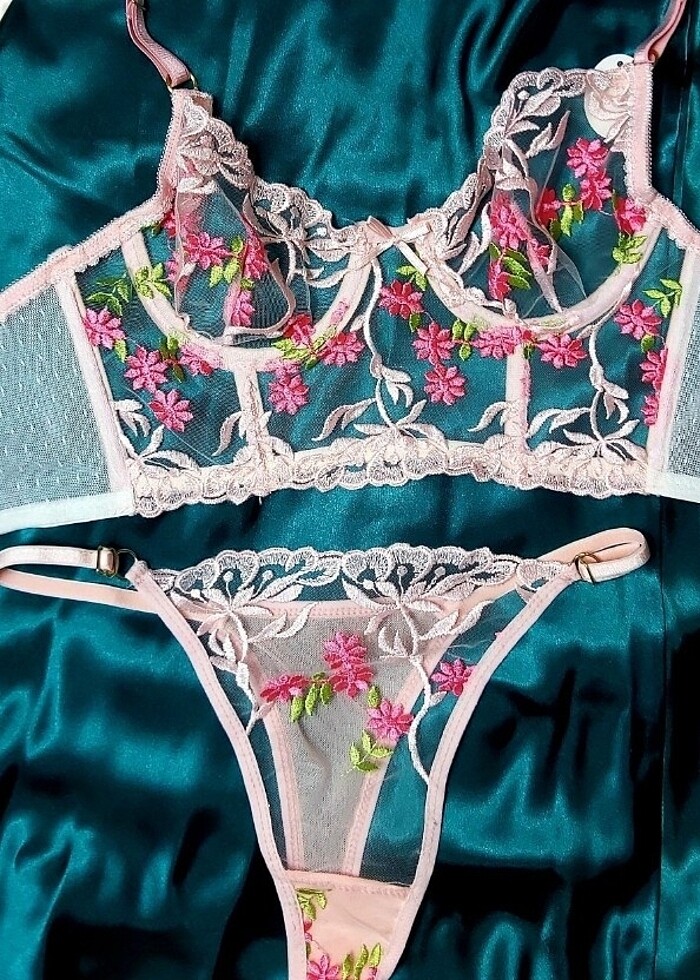 Pembe nakışlı takım - Görsel 2