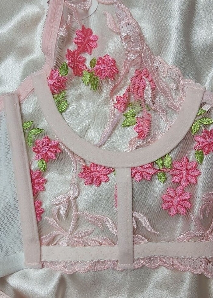 Pembe nakışlı takım - Görsel 3