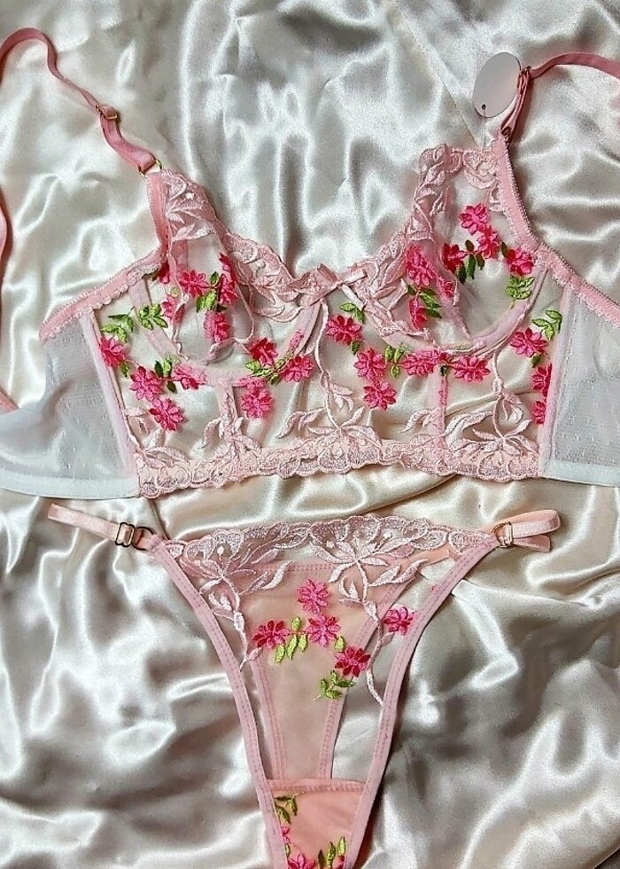 Pembe nakışlı takım - Görsel 5