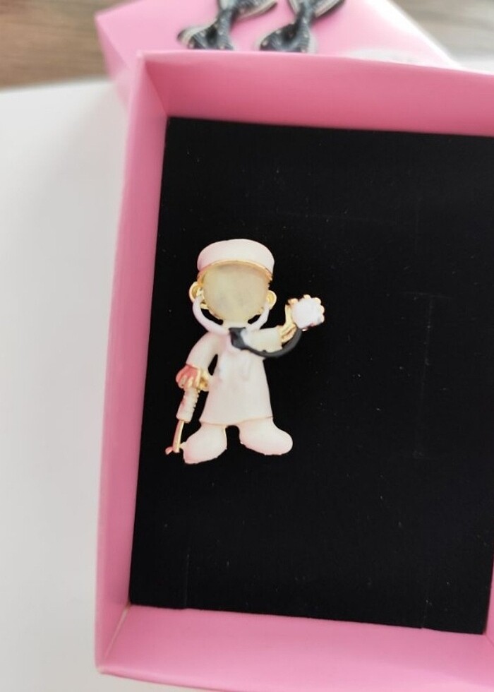 Doktor broş  - Görsel 2