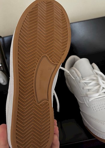 Beyaz spor ayakkabı - Görsel 3