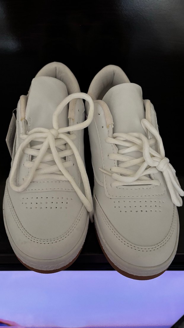 Beyaz spor ayakkabı - Görsel 2