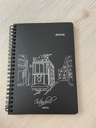 Siyah yapraklı defter