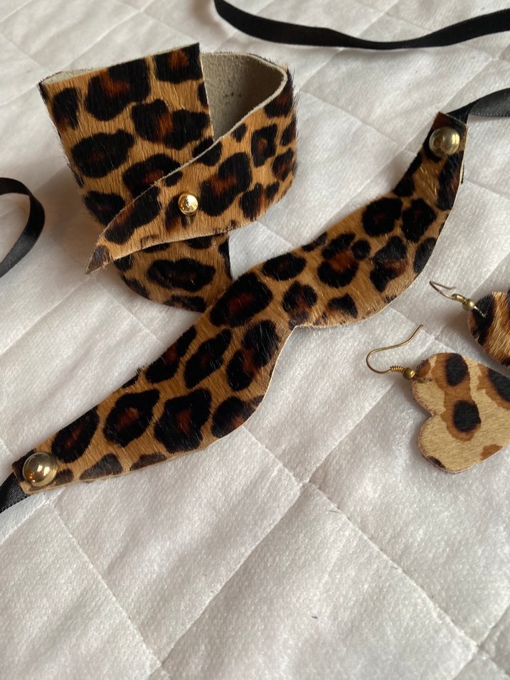 Leopar Desenli Deri Aksesuar Seti - Görsel 3