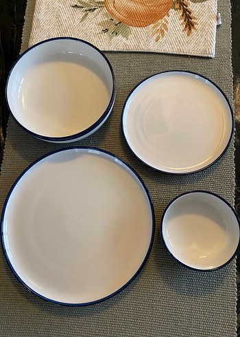 Beyaz zemine lacivert Çizgili Yemek takımı - Görsel 4