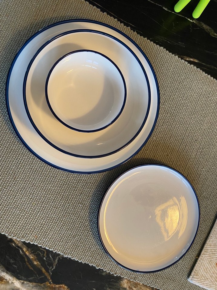 Beyaz zemine lacivert Çizgili Yemek takımı - Görsel 2