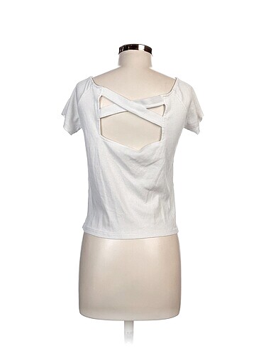 m Beden Mango T-shirt %70 İndirimli.