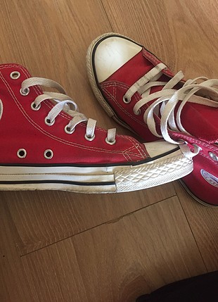 Kırmızı converse