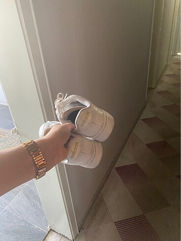 40 Beden beyaz Renk Adidas orjinal ayakkabı