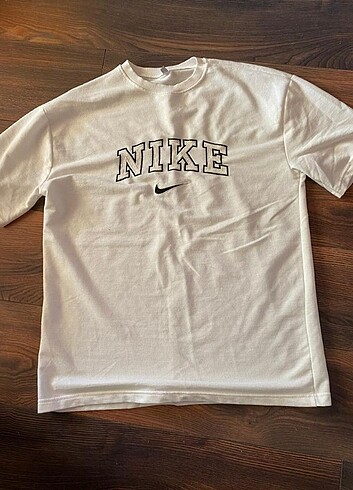 Nike yazılı tişört