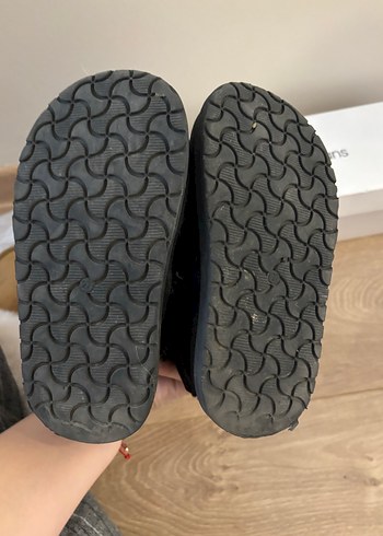 Kız Çocuk Siyah Kürklü Sokak Stili Bot - Görsel 3