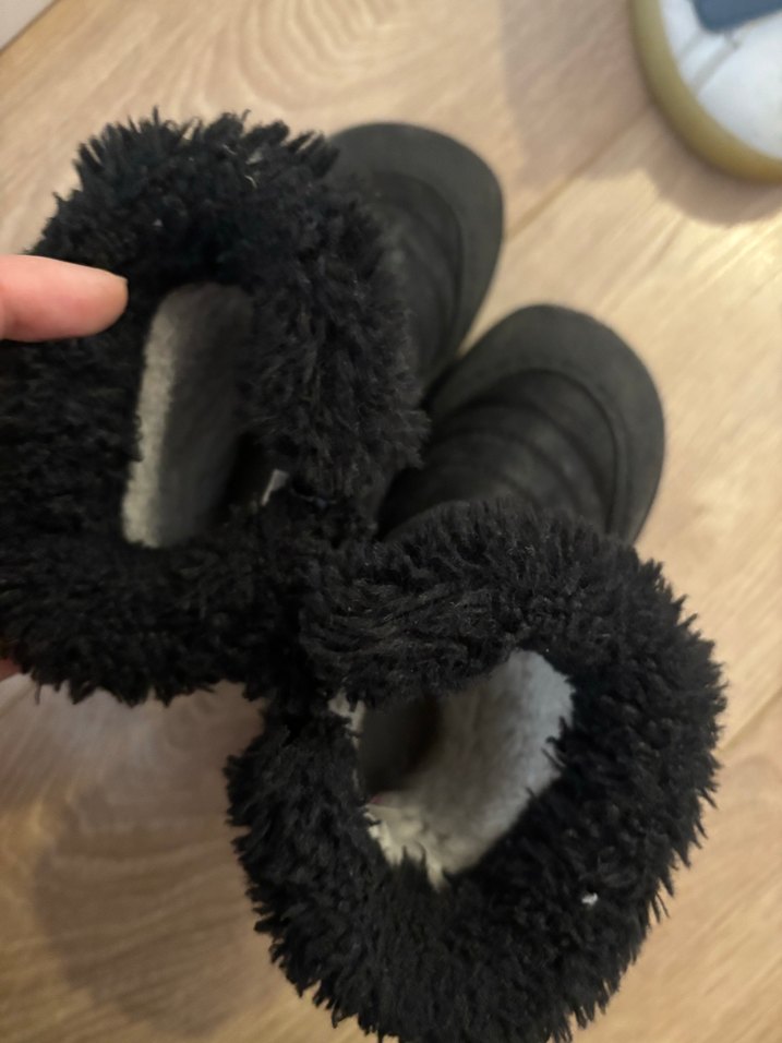 Kız Çocuk Siyah Kürklü Sokak Stili Bot - Görsel 5