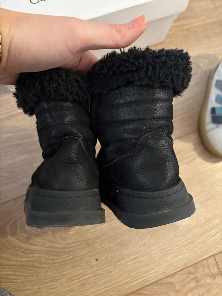 Kız Çocuk Siyah Kürklü Sokak Stili Bot - Görsel 4