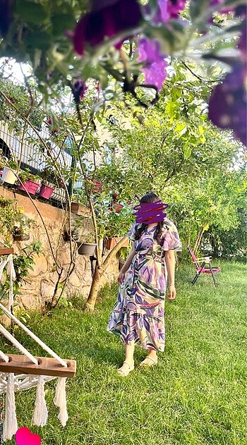 Çiçekli elbise