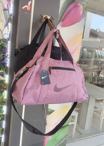 Nike Pembe Fermuarlı Spor Çantası - Görsel 4