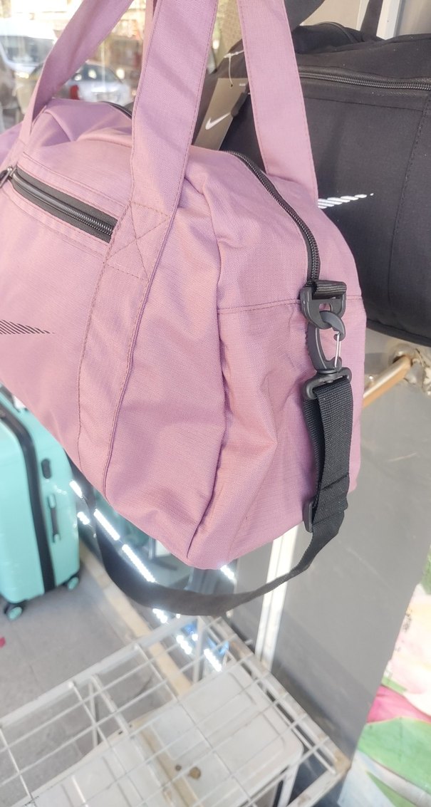 Nike Pembe Fermuarlı Spor Çantası - Görsel 2