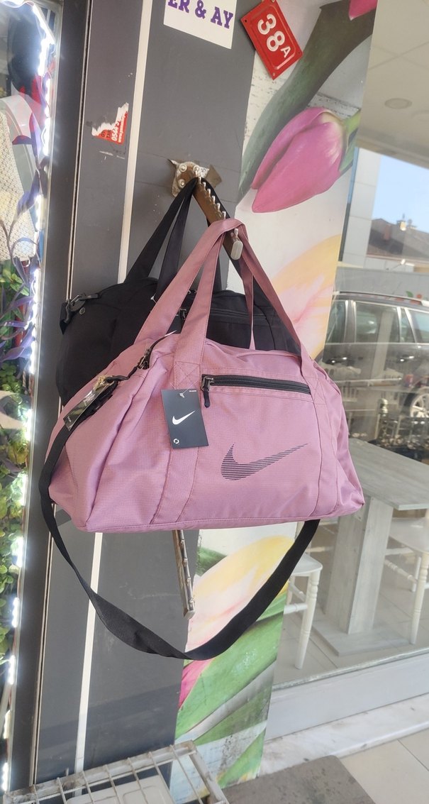Nike Pembe Fermuarlı Spor Çantası - Görsel 4