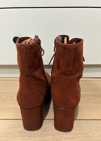 Kahverengi Süet Bağcıklı Topuklu Bot - Görsel 5
