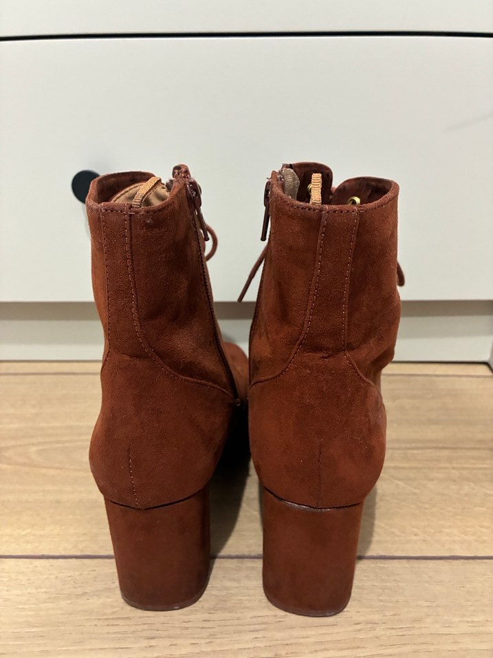Kahverengi Süet Bağcıklı Topuklu Bot - Görsel 5