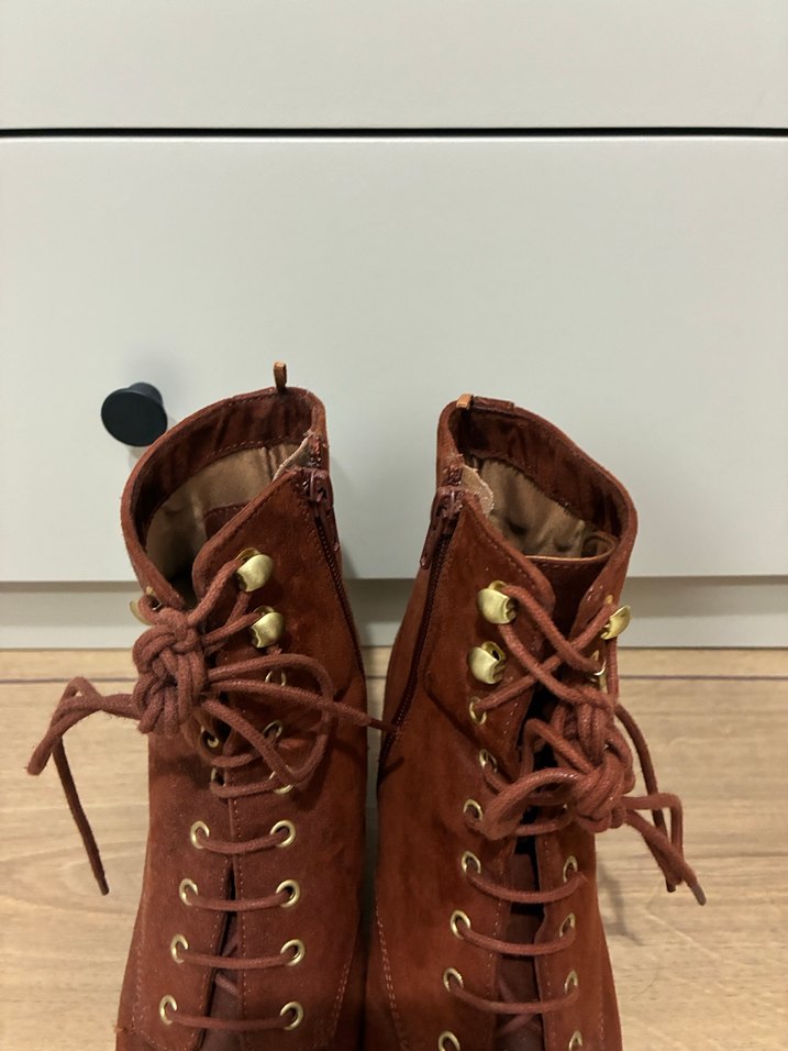 Kahverengi Süet Bağcıklı Topuklu Bot - Görsel 2