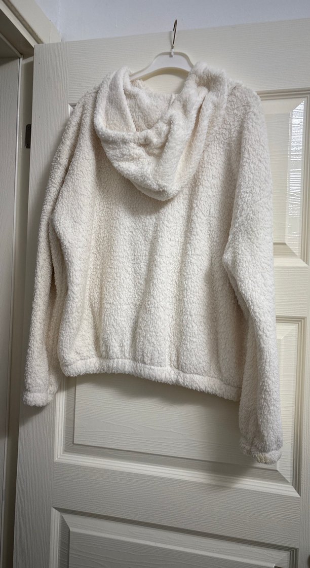 Beyaz Kapüşonlu Kadın Peluş Ceket - Görsel 2