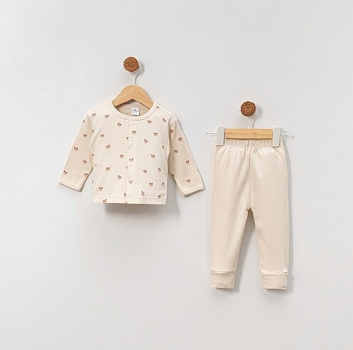 Bebek pijama takımı ayıcık desenli krem rengi