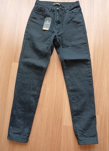 Diğer Siyah sıfır kot pantolon 75 TL