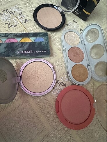 Pastel Makyaj malzemeleri