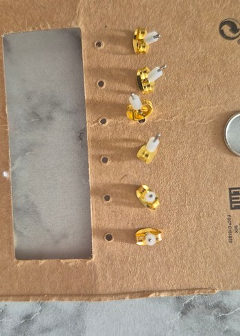 Beden stradivarius küpe Tanesi 35 tl Altın Renk Mini küpe