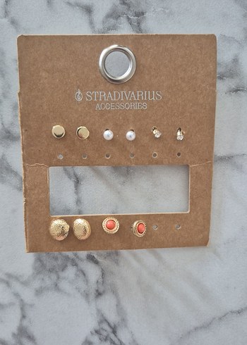 stradivarius küpe Tanesi 35 tl Altın Renk Mini küpe