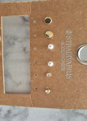 stradivarius küpe Tanesi 35 tl Altın Renk Mini küpe