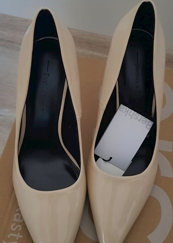 Bershka Beyaz Rugan Stiletto Kadın Topuklu Ayakkabı